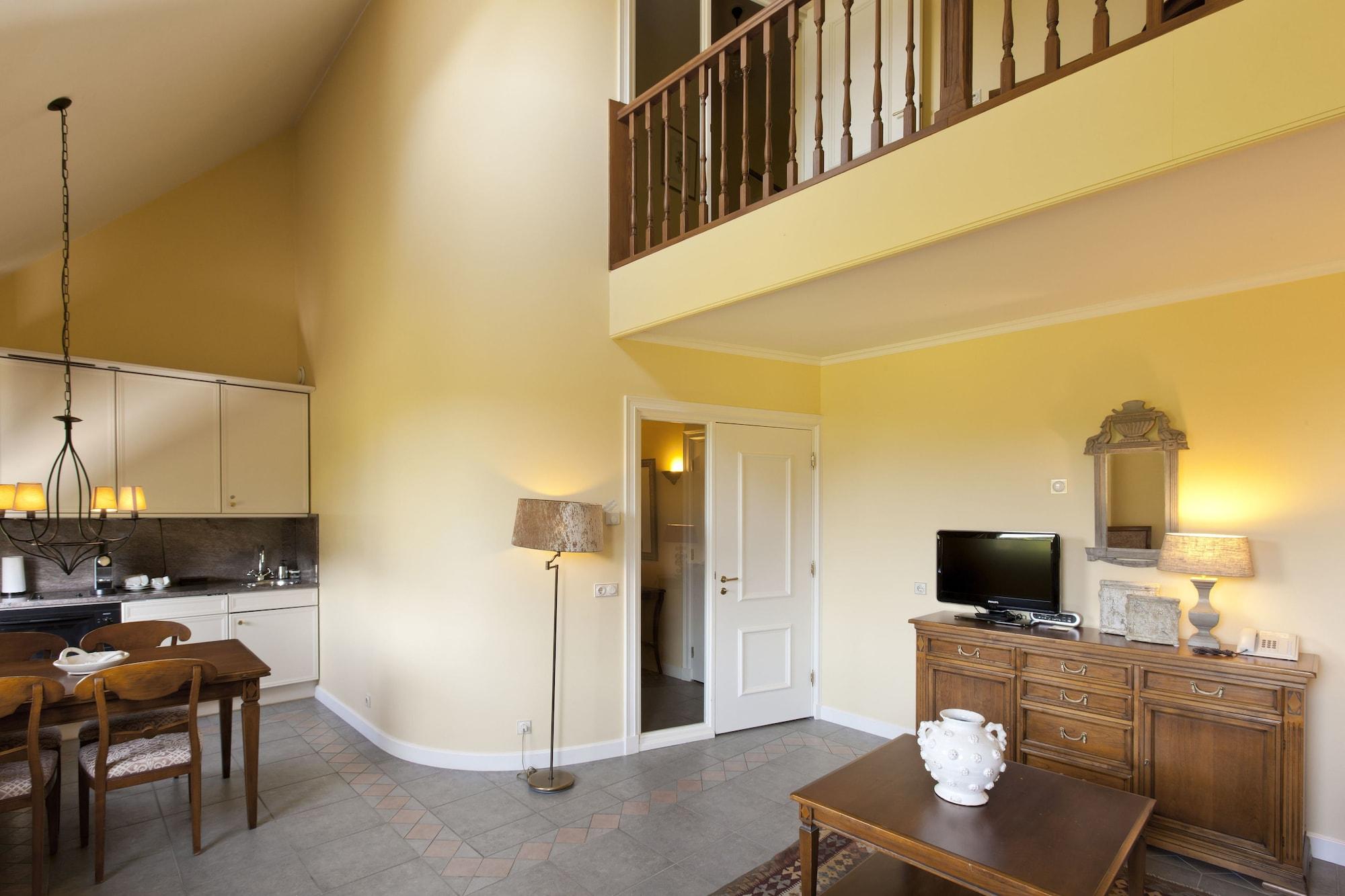 Chateau St Gerlach - Oostwegel Collection, Member Of Relais And Chateaux Valkenburg aan de Geul Luaran gambar A typical apartment at the retirement village