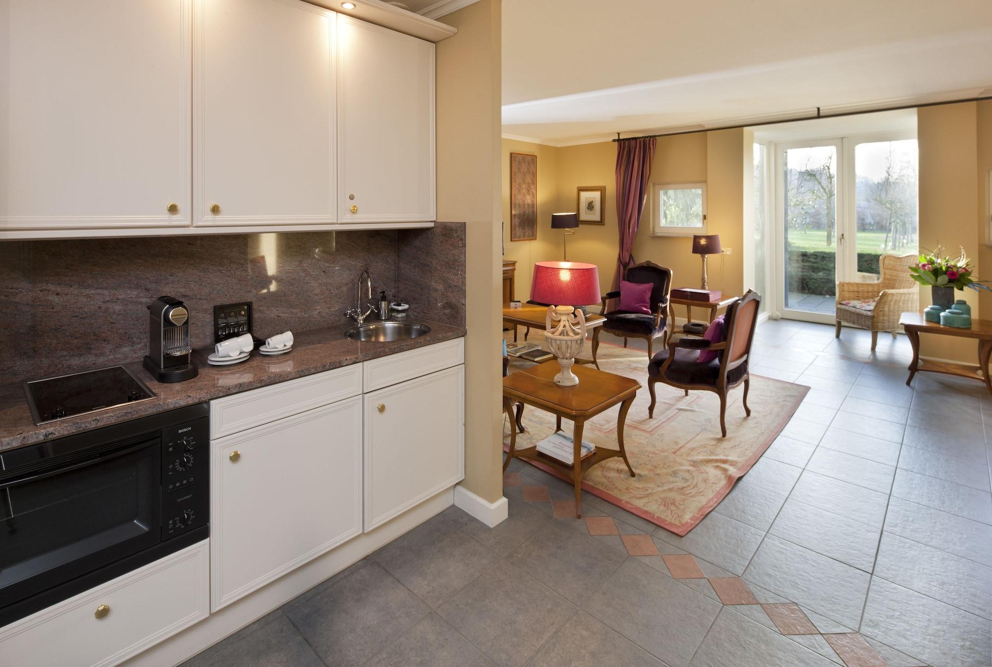 Chateau St Gerlach - Oostwegel Collection, Member Of Relais And Chateaux Valkenburg aan de Geul Luaran gambar A typical apartment at the hotel