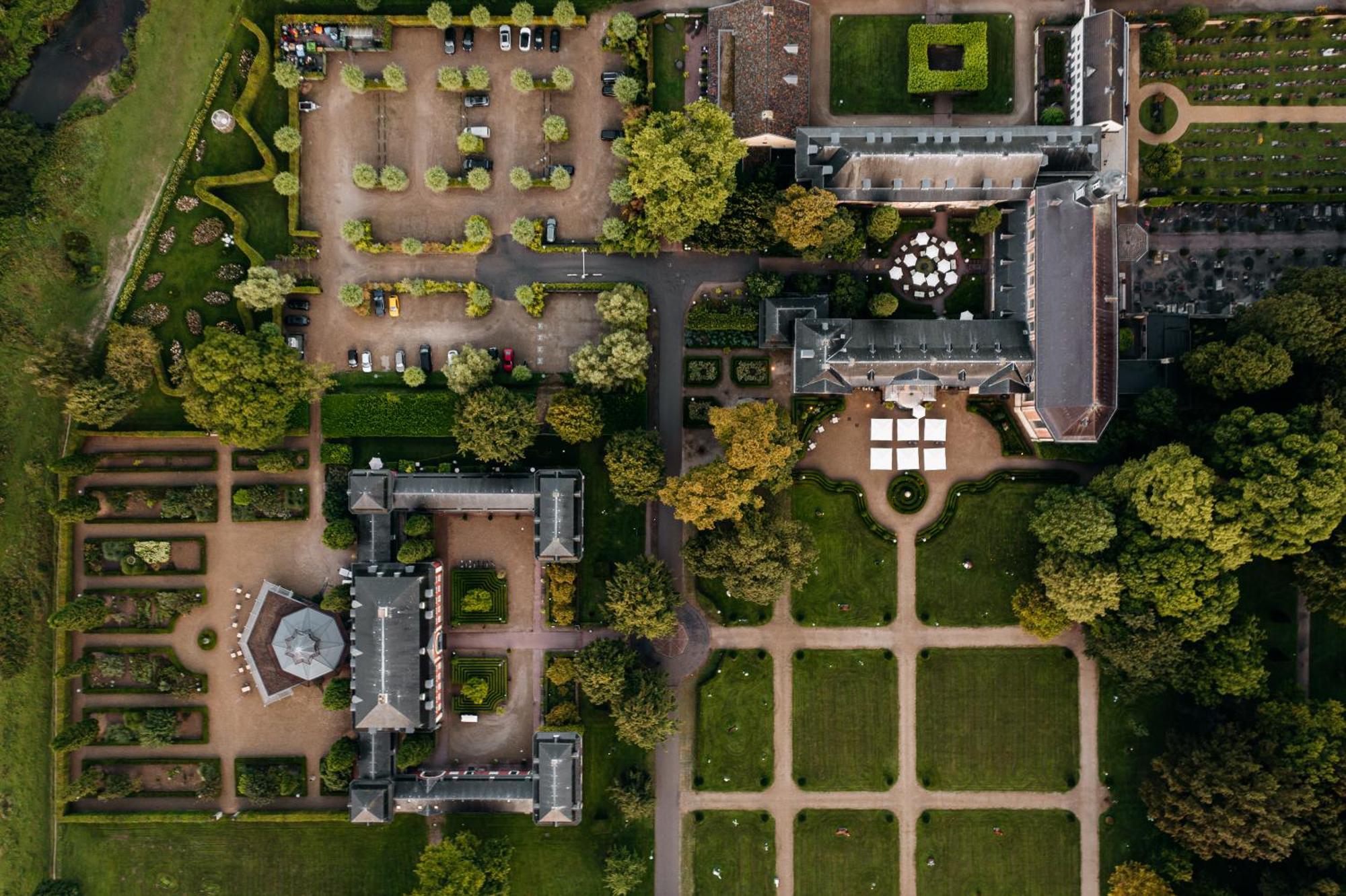 Chateau St Gerlach - Oostwegel Collection, Member Of Relais And Chateaux Valkenburg aan de Geul Luaran gambar Aerial view of the hotel
