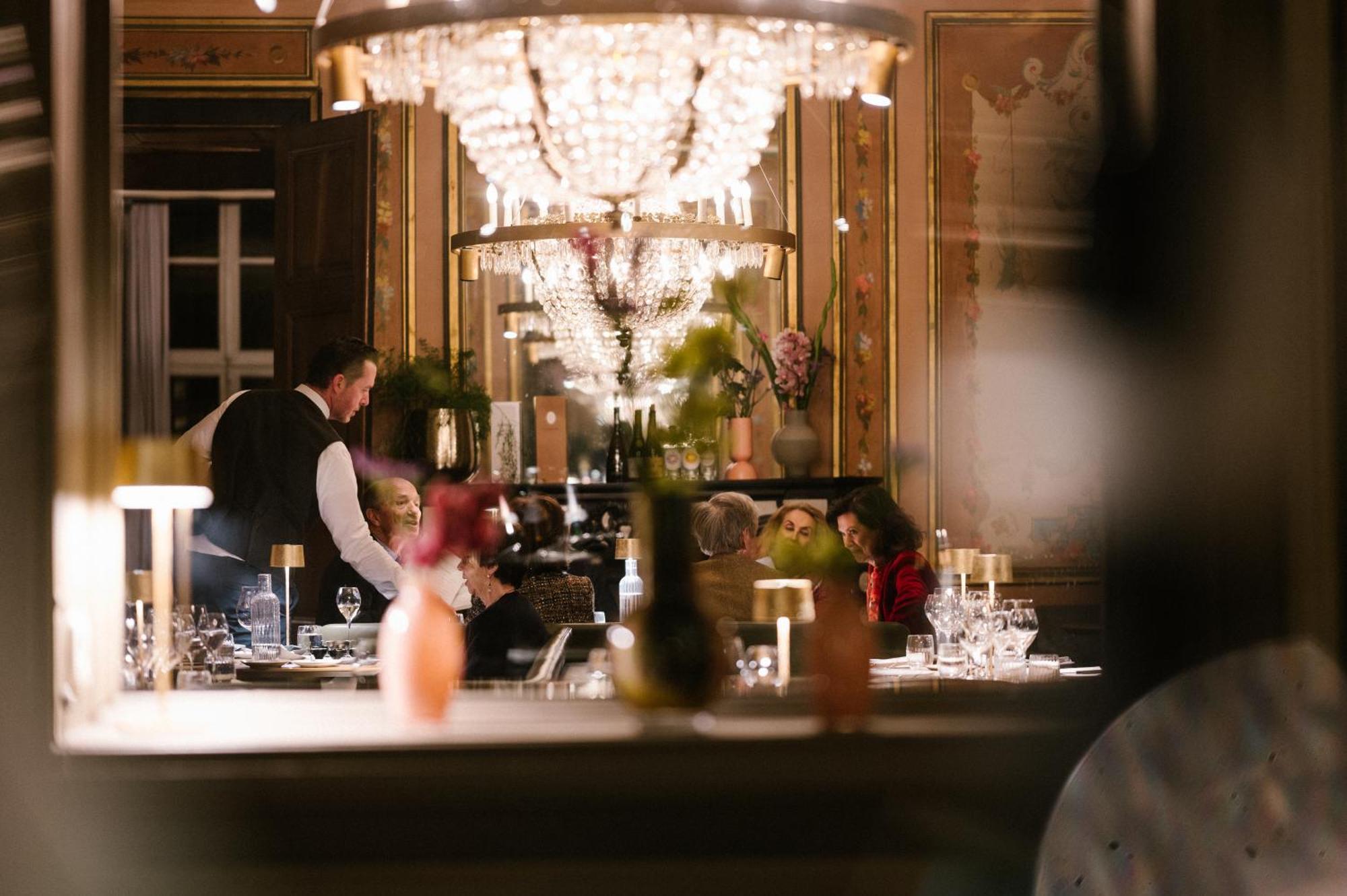 Chateau St Gerlach - Oostwegel Collection, Member Of Relais And Chateaux Valkenburg aan de Geul Luaran gambar The bar at the Ritz